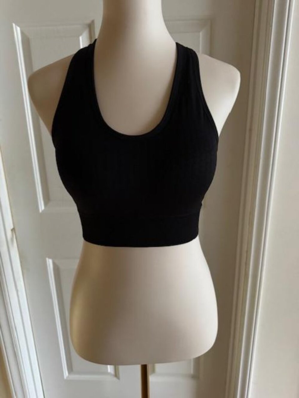 NWOT Pro Fit Seamless Sports Bra • Black Strappy Back • Moisture Wicking • Sz L